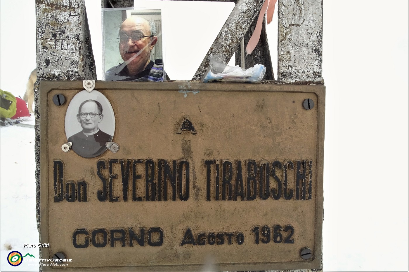 57 A ricordo di due grandi amanti della montagna, Don Severino Tiraboschi e , sopra, Don Pennati.JPG